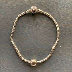 🎅🏻HOLIDAY SALE🎄Rounded charm